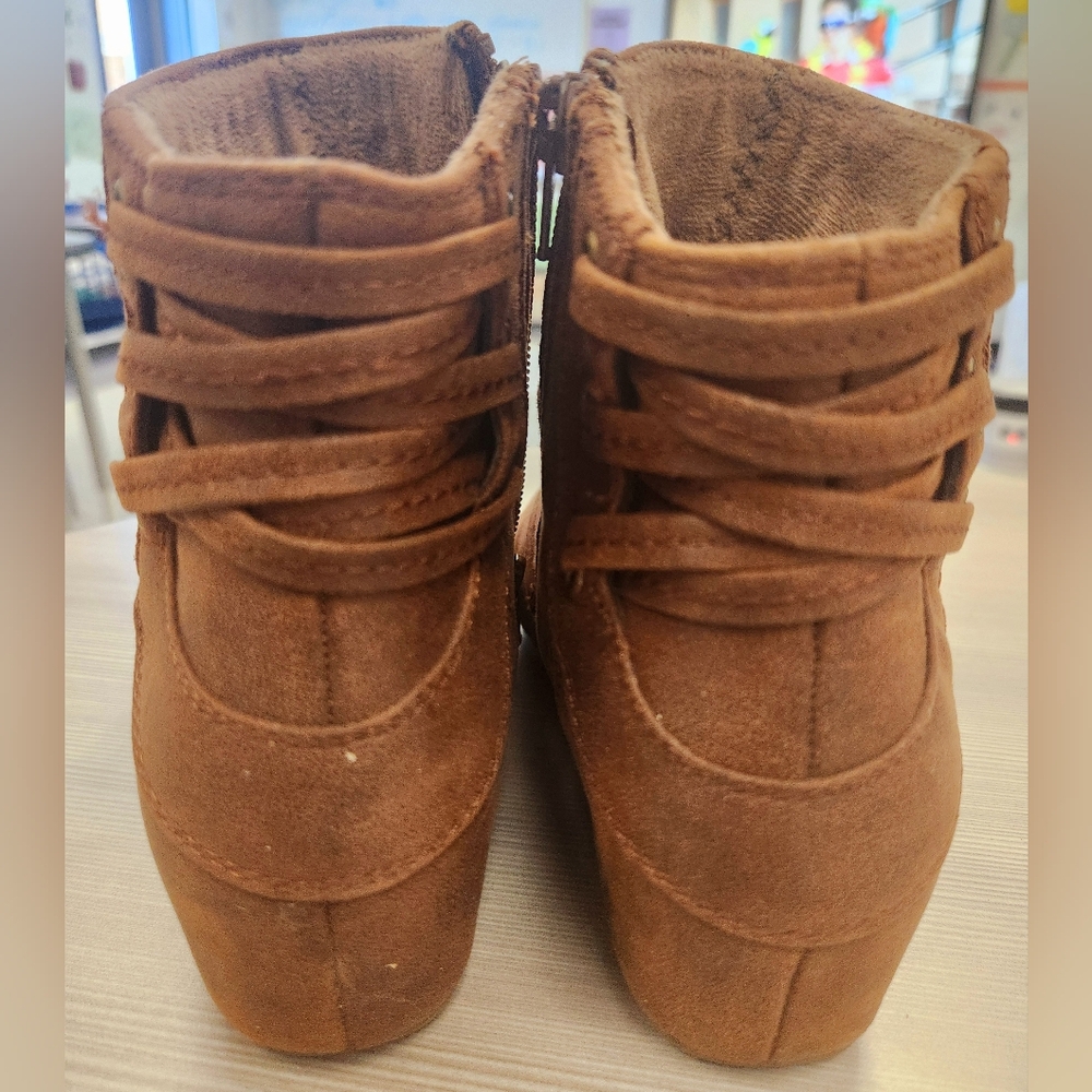 Beartrap Ankle Boots - Picture 6 of 11